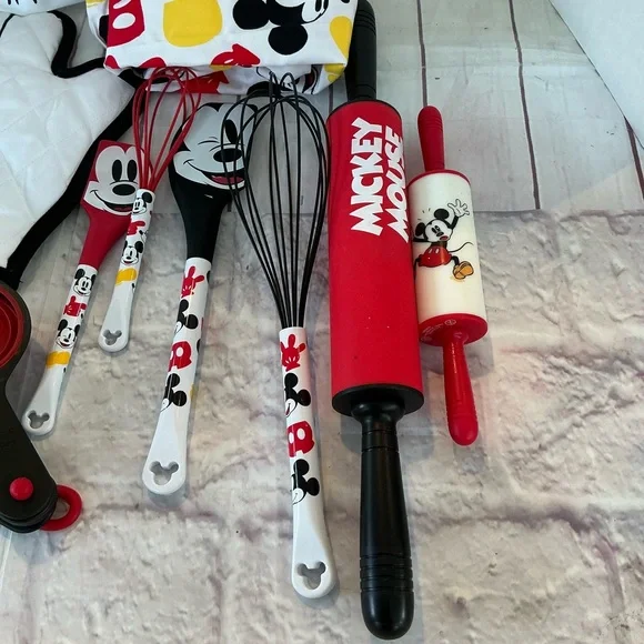 Disney Mickey Mouse Kitchen Ware Collection Apron Timer Mittens Baking Cookies - Picture 7 of 10